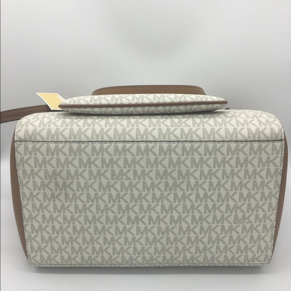 Michael Kors KIMBERLY LARGE Bonded Tote& Wristlet - Picture 6 of 8